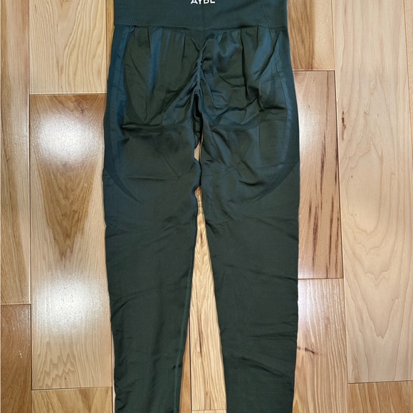 Aybl Empower leggings khaki green size XS - Picture 2 of 3